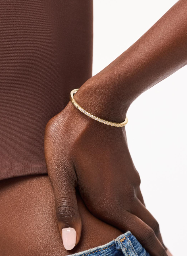 ANA LUISA GOLD BANGLE BRACELET- JULIETTE M/L