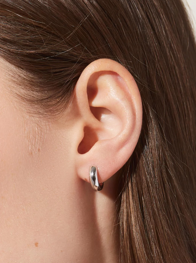 ANA LUISA BOLD HUGGIE HOOPS-GUILIA SILVER